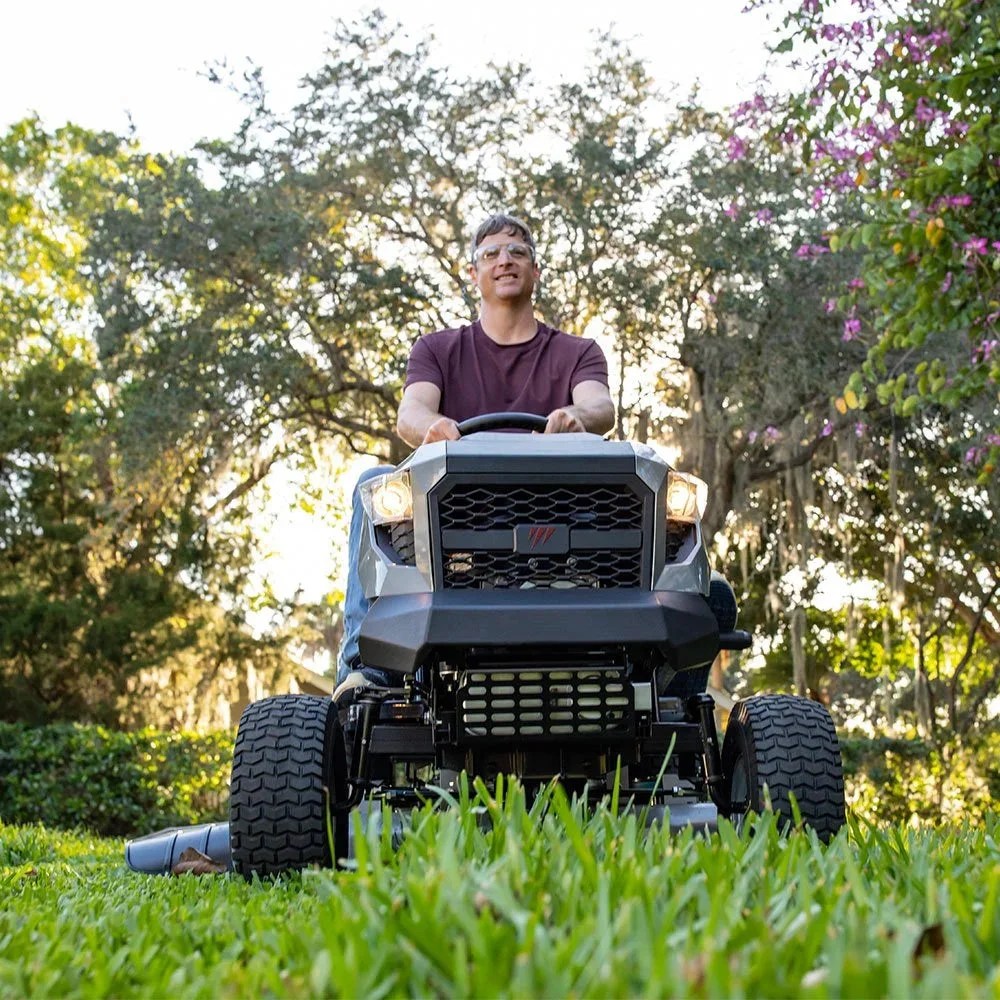 Murray MT100 42 in. 13.5 HP 500cc E1350 Series Briggs and Stratton Engine 6-Speed Manual Gas Riding Lawn Tractor Mowers.