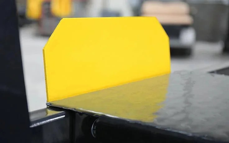 9,000-lb. Capacity / Includes Aluminum Ramps, Caster Kit, Jack Platform and Drip Trays
