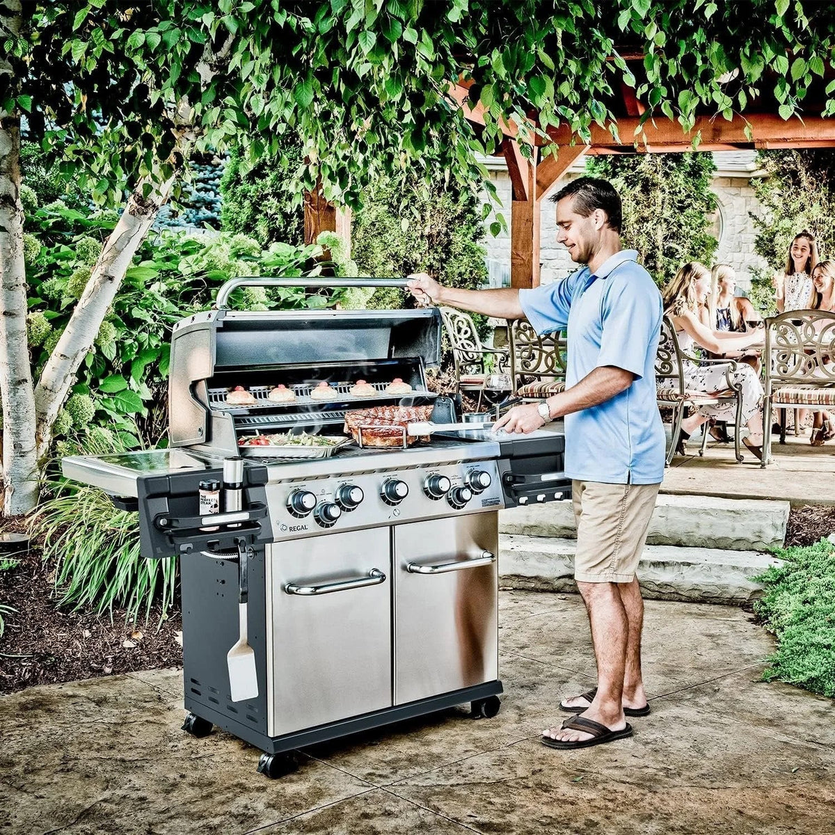 Broil King Regal S 590 Pro Gas Grill BK95834
