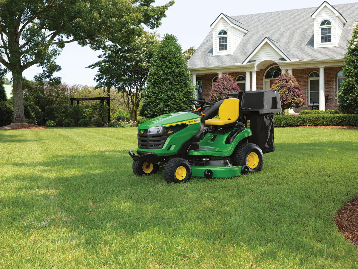John Deere S140 48-Inch 22 HP V-Twin Hydrostatic Riding Lawn Tractor